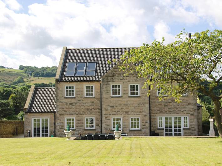 Holiday rental for 15 people, with Garden and View in Barnsley
