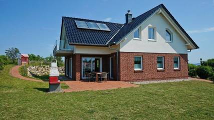 Ferienhaus für 8 Personen, mit Garten und Sauna sowie Seeblick in Wohlenberg