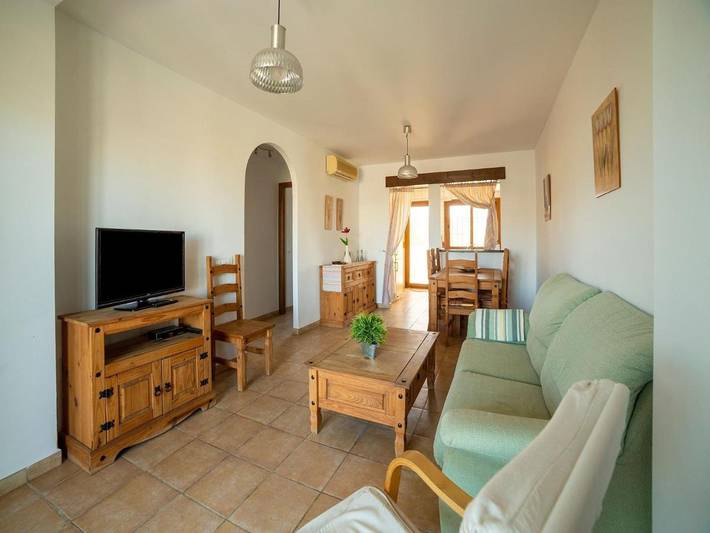 Apartamento de vacaciones para 6 personas, con jardín además de terraza y piscina - 1
