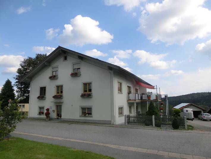 Ferienwohnung für 4 Personen, mit Balkon/Terrasse und Terrasse sowie Garten