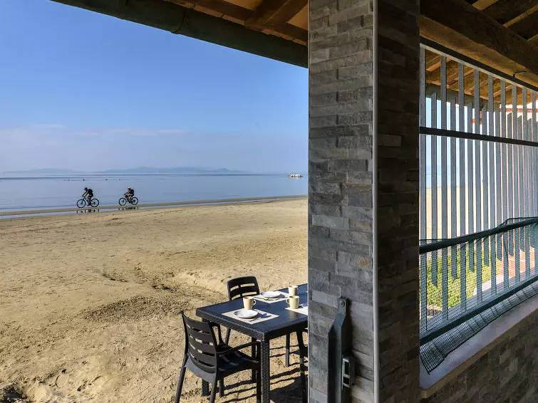 6 personas in Follonica, Costa Etrusca