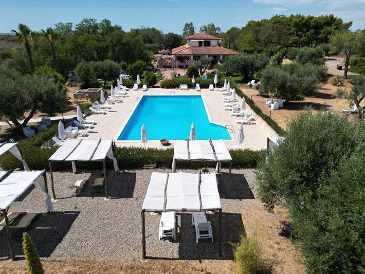 B&b per 4 persone, con giardino e panorama nonché piscina, con animali domestici a Grottaglie