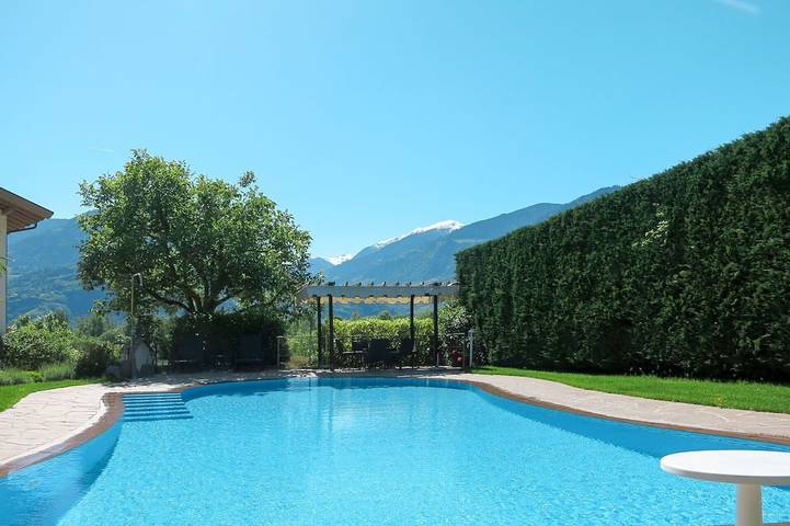 Ferienwohnung für 3 Personen, mit Garten und Pool sowie Whirlpool und Sauna