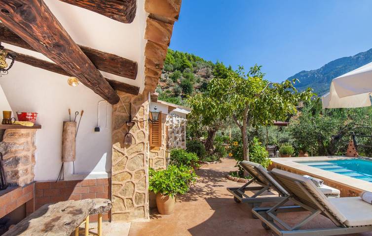 Terrasse Poolside Apartment in der Nähe von Restaurants & Zentrum in Fornalutx, Mallorca Westen
