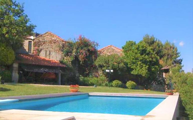 Location de vacances pour 10 personnes, avec jacuzzi ainsi que piscine et jardin, adapté aux familles dans Vila Pouca de Aguiar - 4