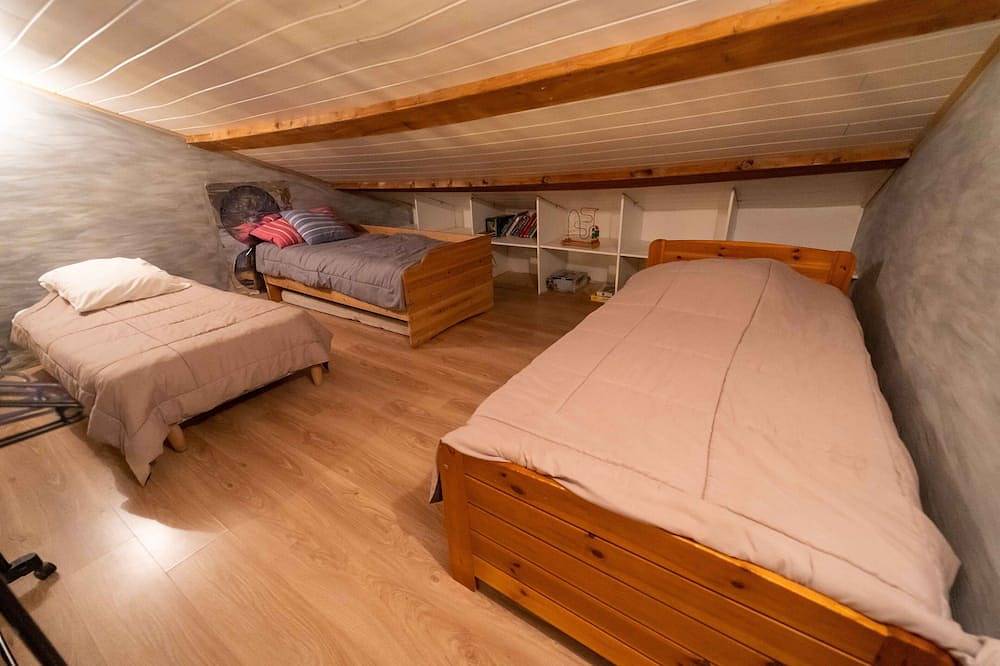 Apartamento entero, ----- Alta casa rural ------ in Codognan, Region de Nimes