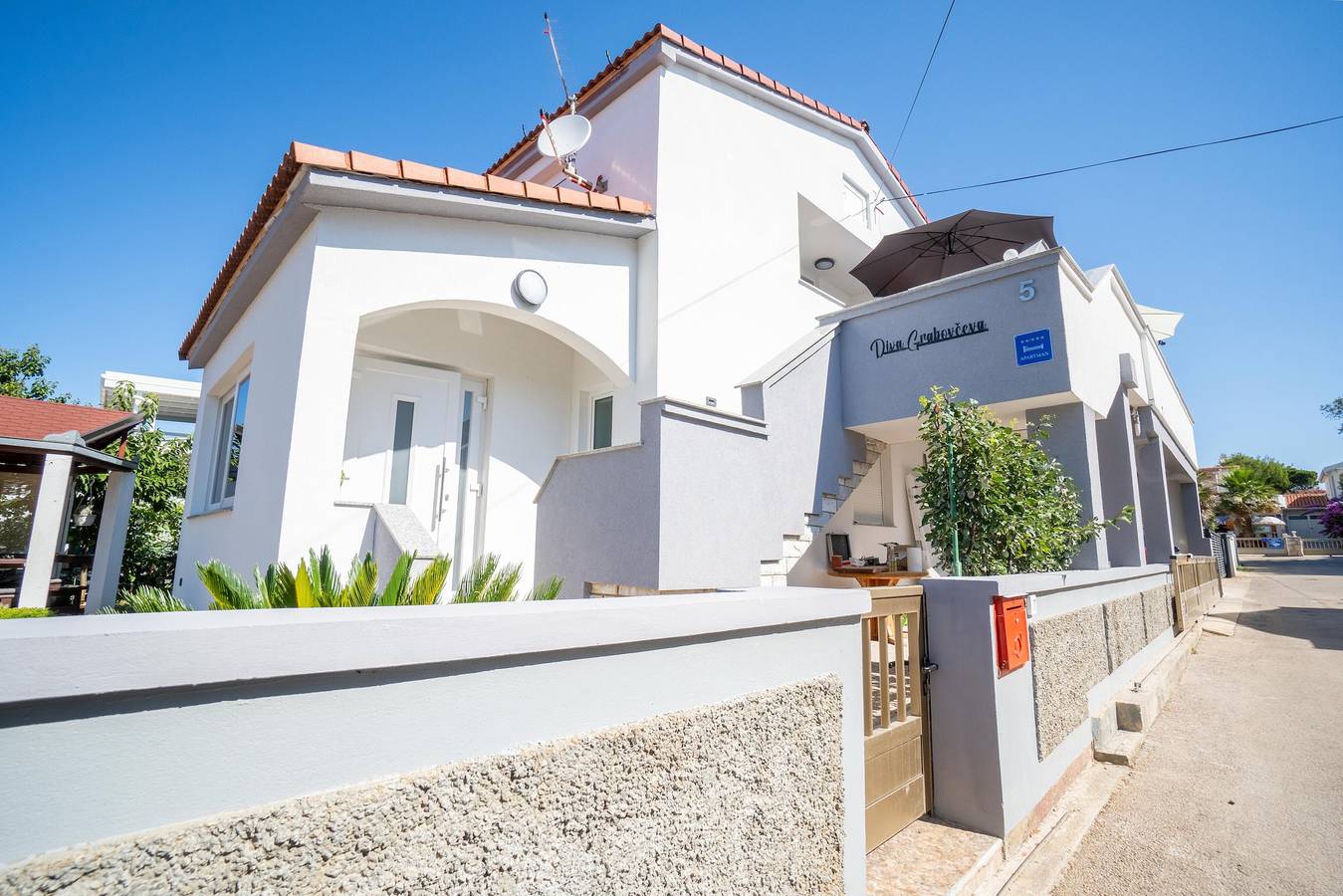 Entire apartment, Apartment 'Suite 2' with Sea View in Vir
