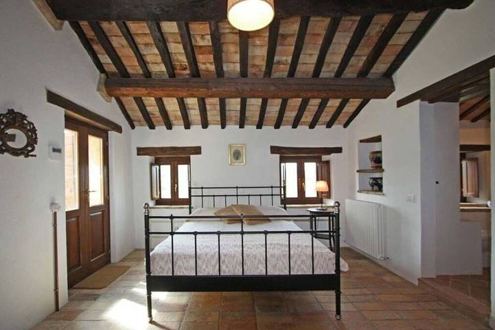 Caratteristica villa indipendente con piscina privata, A/C, Wifi, Tv e vista panoramica in Montegiorgio, Provincia di Fermo