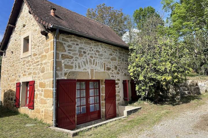 Gîte pour 6 personnes, avec terrasse et jardin, animaux acceptés à Fourmagnac