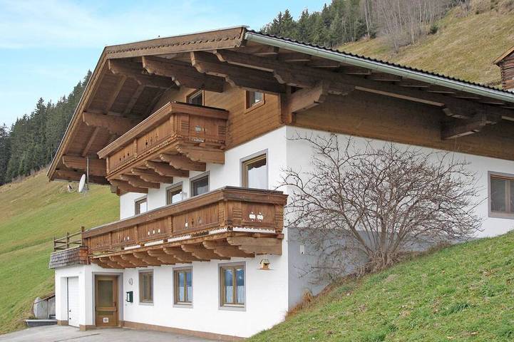 Ferienhaus für 13 Personen, mit Balkon