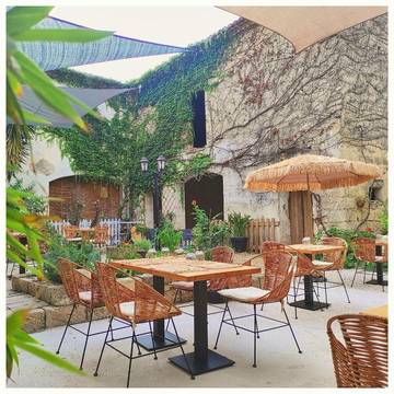 Chambre d’hôte pour 2 personnes, avec jardin ainsi que piscine et vue à Vauvert