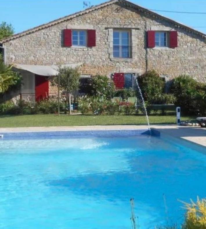 Chambre d’hôte pour 5 personnes, avec jardin et piscine ainsi que terrasse et vue à Saint-Jean-de-Maruéjols-et-Avéjan