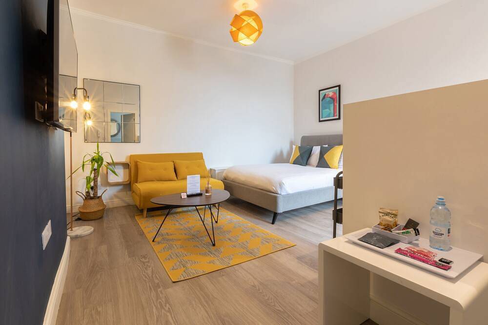 Entire apartment, No3a Fulwood Heights - Beautiful Studio nr hosp in Preston, Lancashire