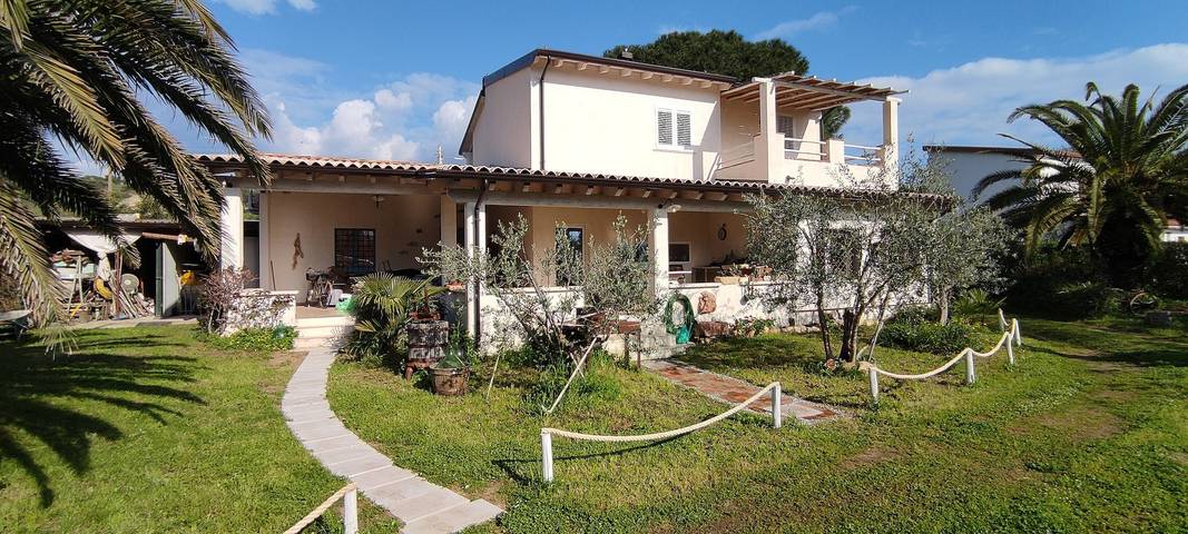 Ferienhaus 'Podere Le Palme' mit Bergblick, privater Terrasse und Klimaanlage in Monte Gruttas, Castiadas