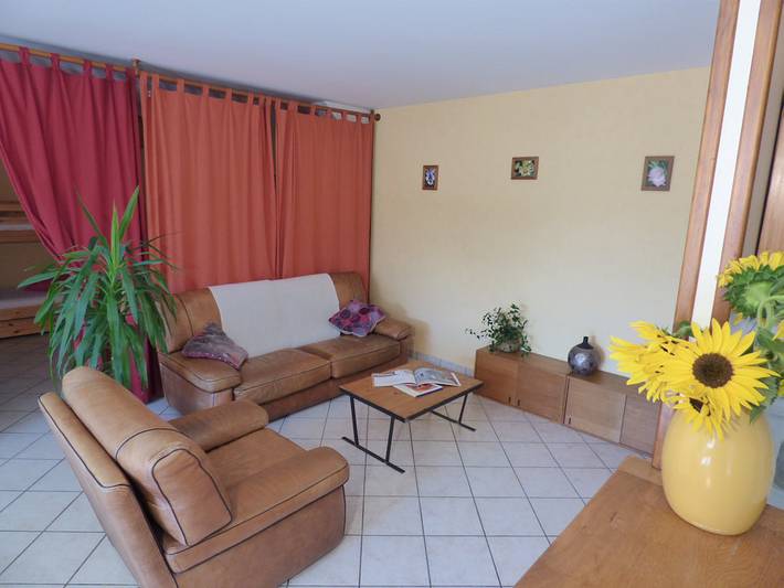 Gîte pour 5 personnes, avec piscine ainsi que jardin et terrasse dans le Cantal - 3