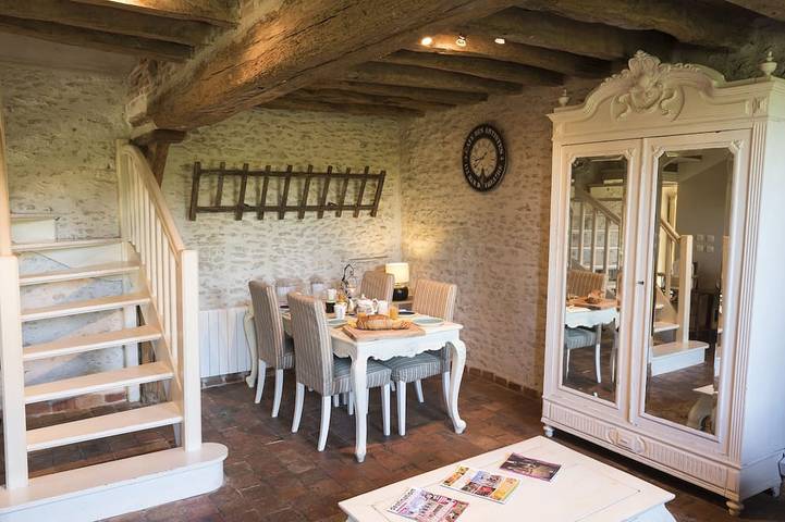 Location de vacances pour 6 personnes, avec Jardin et Piscine à Oisly