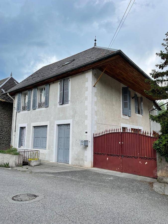 Four-Bedroom House in Artemare, Belley