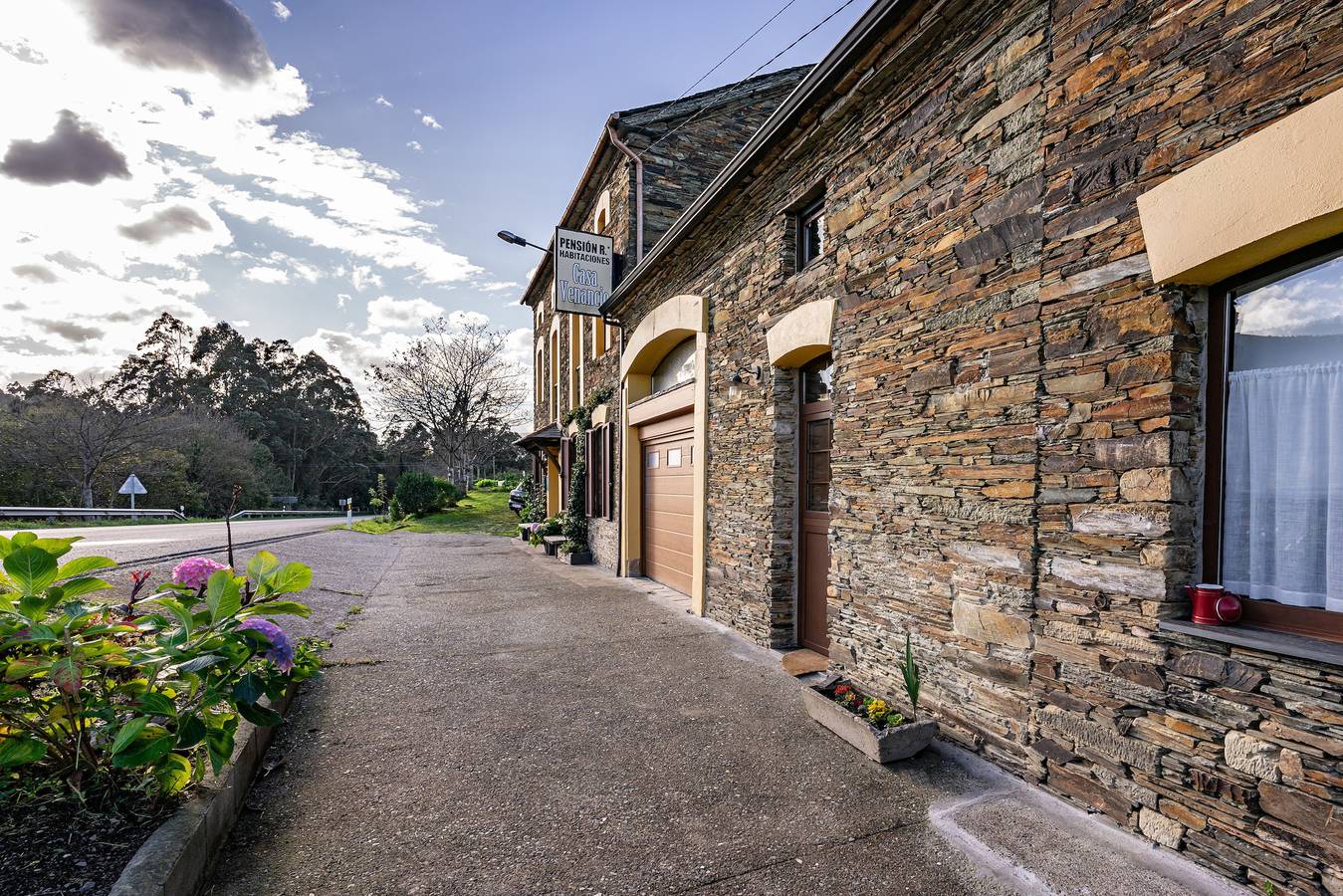 Ganze Wohnung, ‚Ático Casa Venancio‘ mit Bergblick und privatem Garten in Trabada, Lugo Provinz