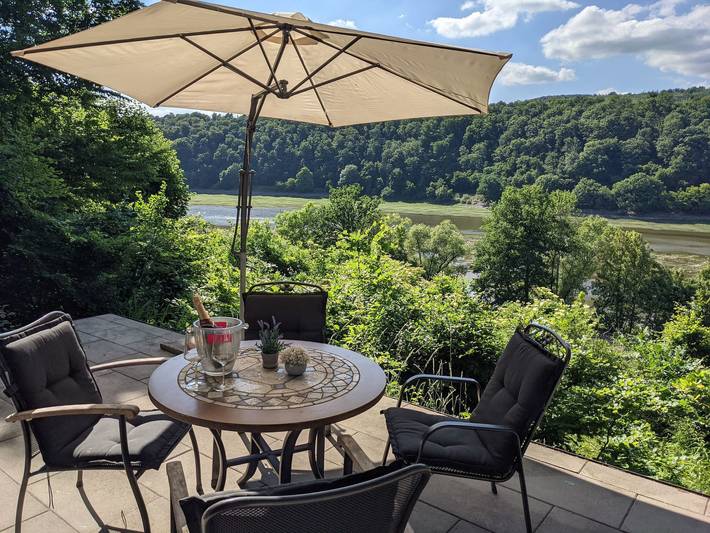 Ferienhaus für 4 Personen, mit Terrasse und Seeblick sowie Garten, kinderfreundlich am Edersee