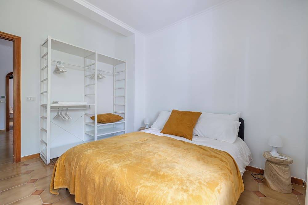 Spacious Villa with Pool, Bbq and Tennis Courts in Rome, Rome Province