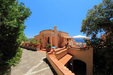 Gîte pour 4 personnes, avec jardin et piscine ainsi que vue et sauna, animaux acceptés à San Felice Circeo
