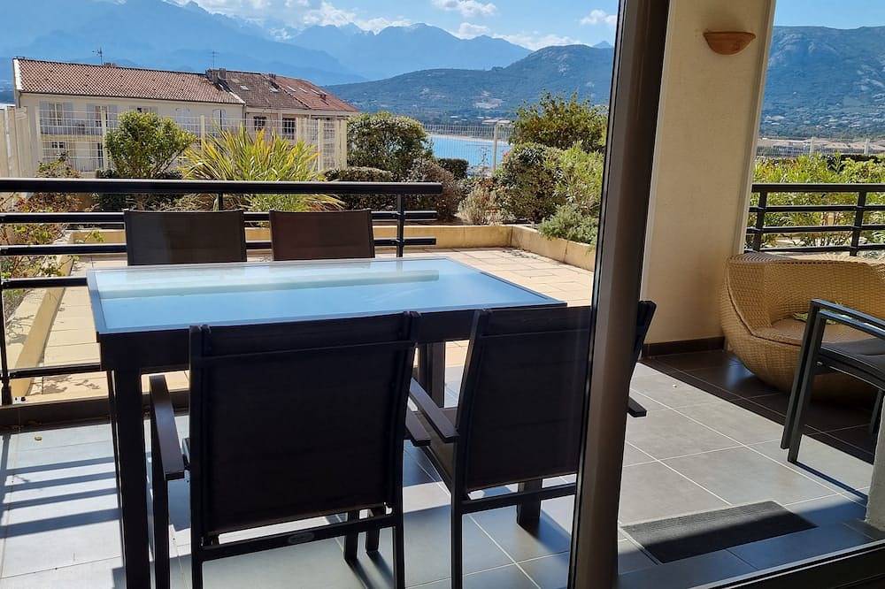 Appartement entier, Calvi centre : grande terrasse vue mer et montagne in Calvi, Région de Calvi