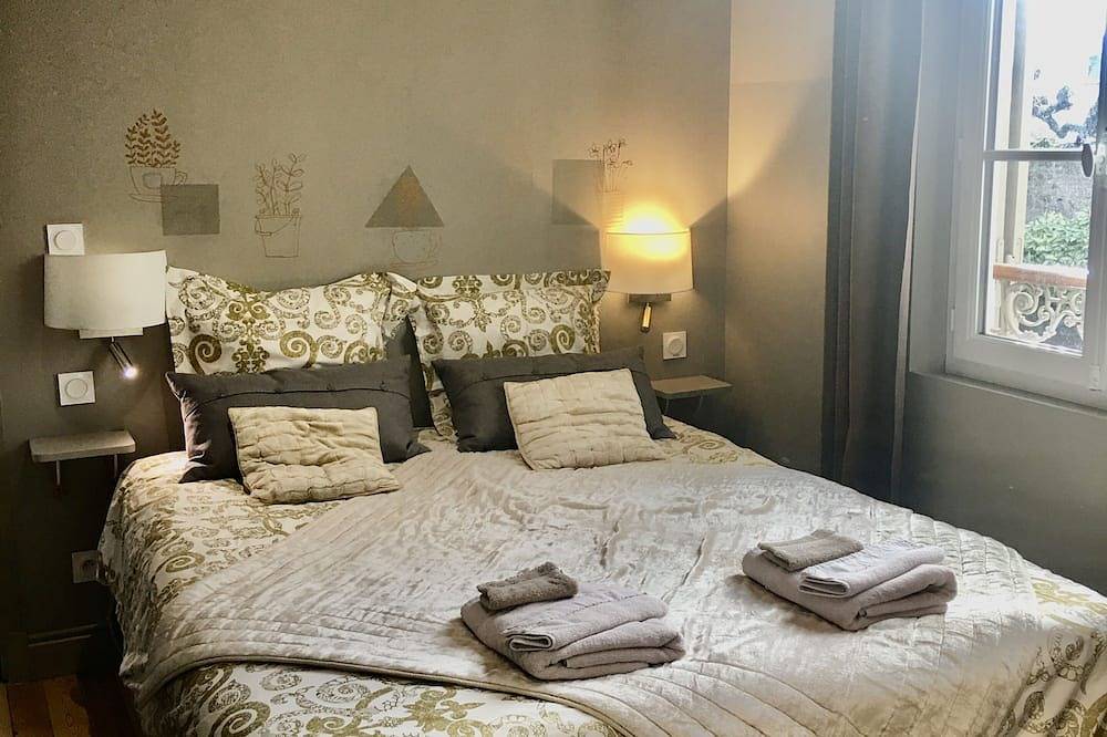 Apartamento entero, Suite familiar de concesión de F3 en el corazón de Chartres 55m2 2 dormitorios, estacionamiento in Chartres, Región de Chartres