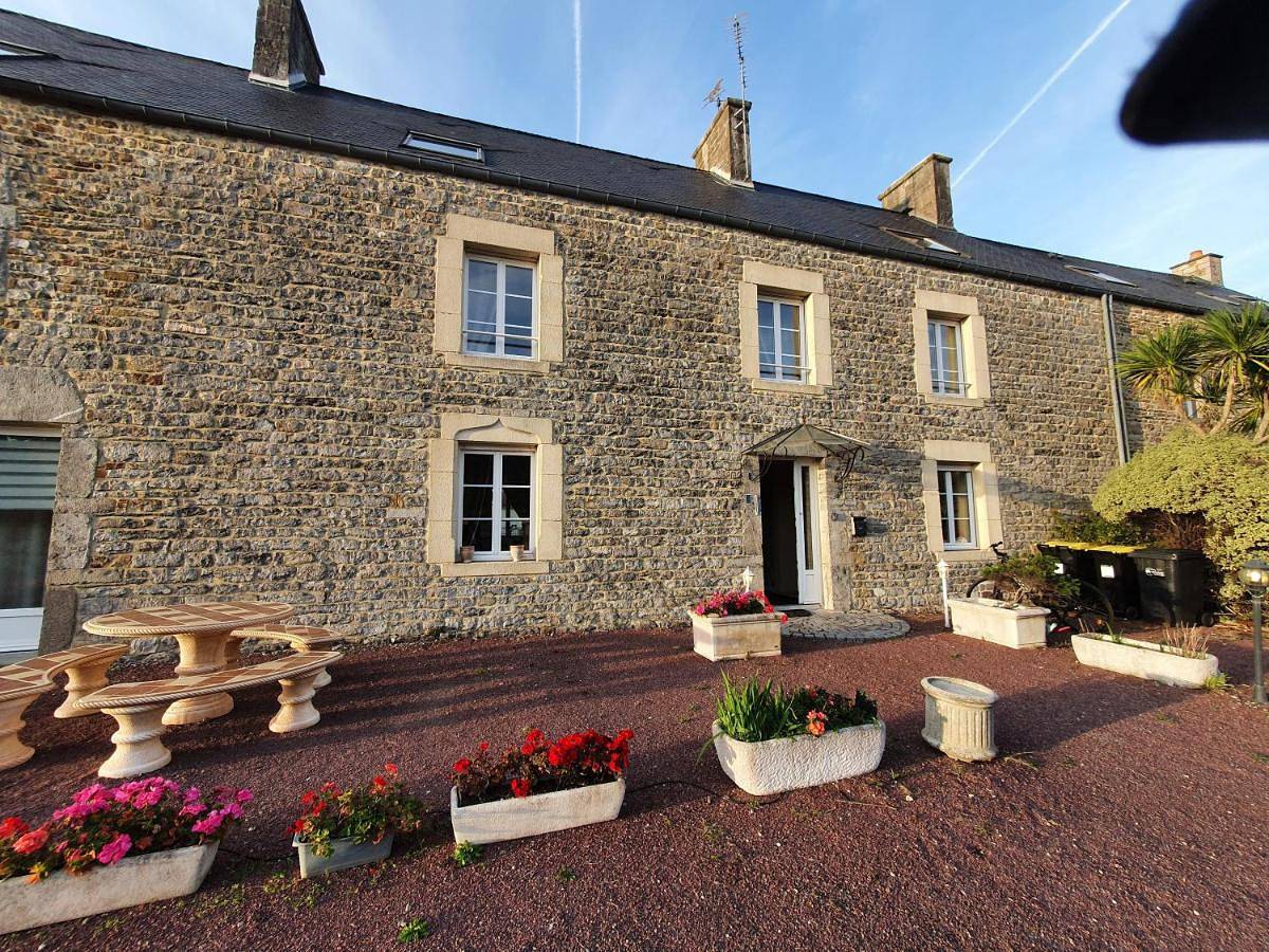 Standard Double Room in Surtainville, Côte de la Déroute