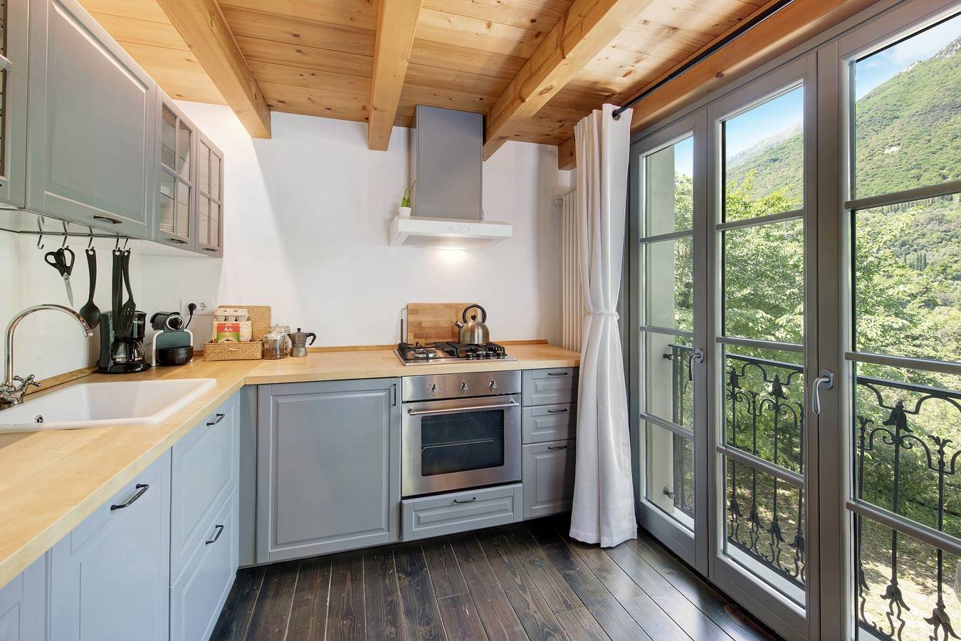 Monolocale intero, Casa vacanze "La Casetta Nel Bosco" con terrazza privata e Wi-Fi in Toscolano-Maderno, Prealpi Gardesane