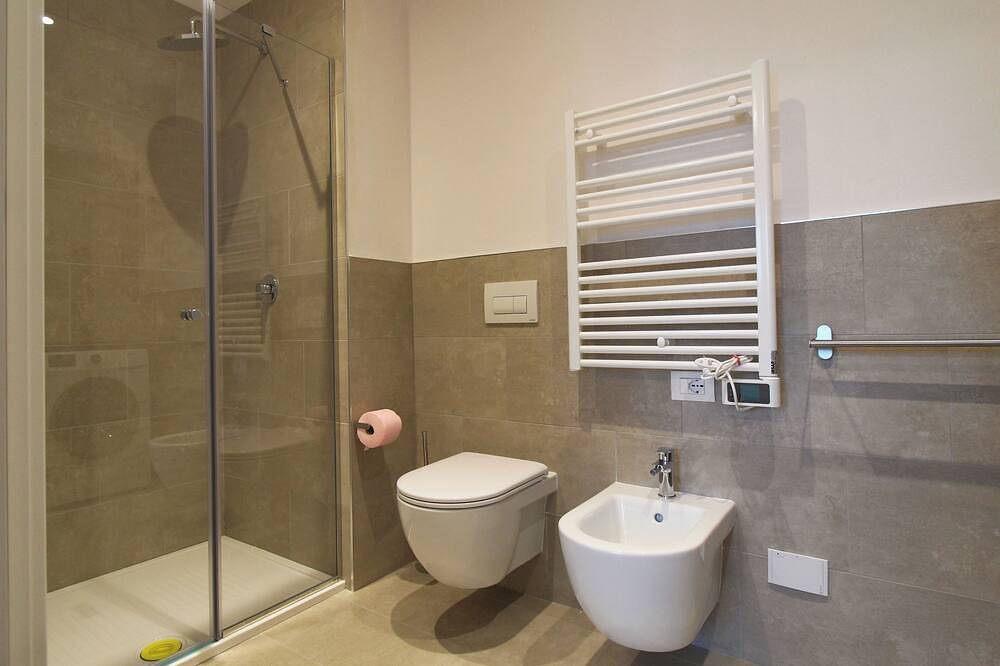 Ganze Wohnung, Le Rondini A Apartment: patio, garden, Wi-Fi, Ac and garage! in Pianello del Lario, Comer See