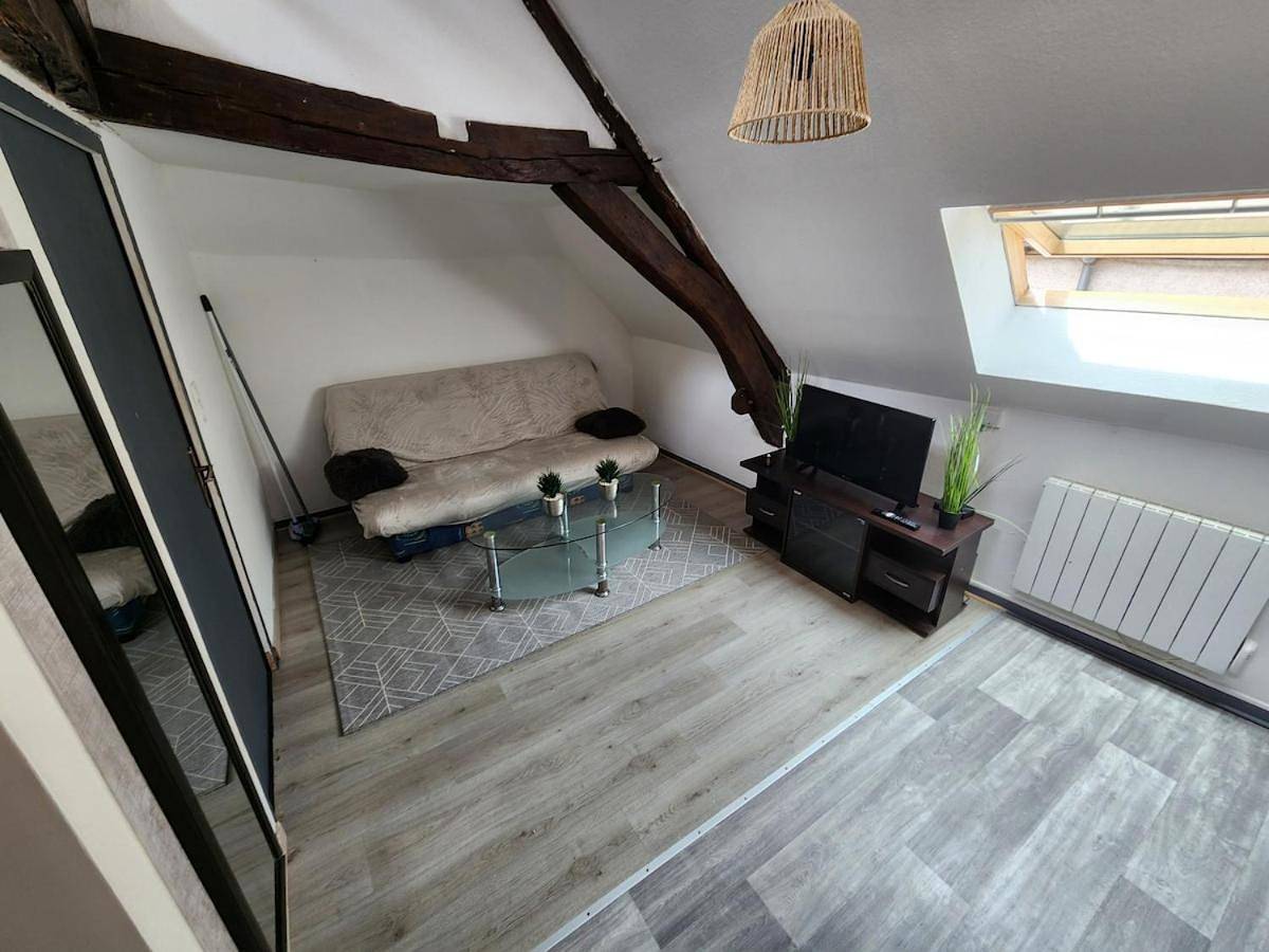 Appartement entier, Two-Bedroom Apartment in Gray, Haute-Saône