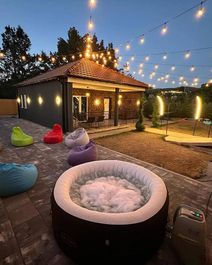 Villa für 2 Personen, mit Ausblick und Terrasse in Kosovo