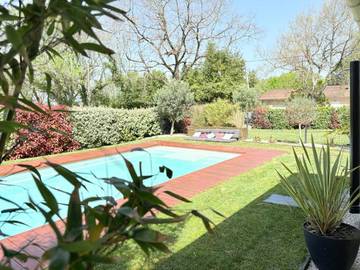 Cottage pour 19 personnes, avec jardin ainsi que piscine et terrasse à La Lande-de-Fronsac