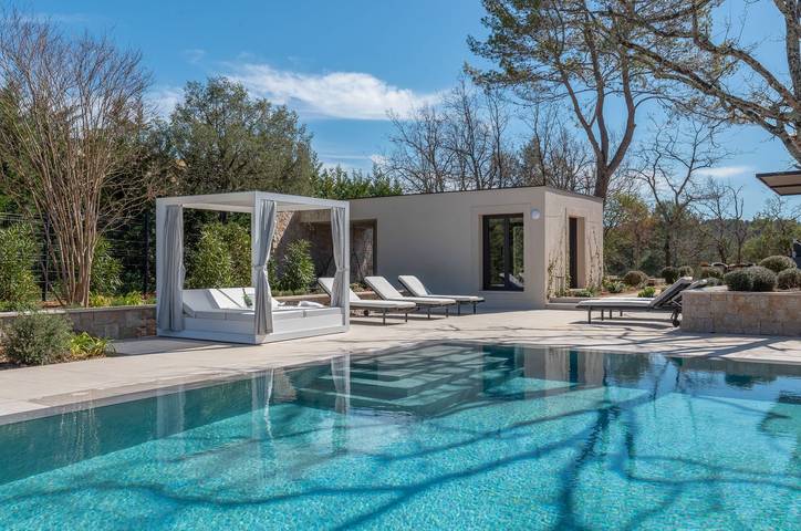 Location de vacances pour 8 personnes, avec terrasse et jardin à Tourrettes - 2