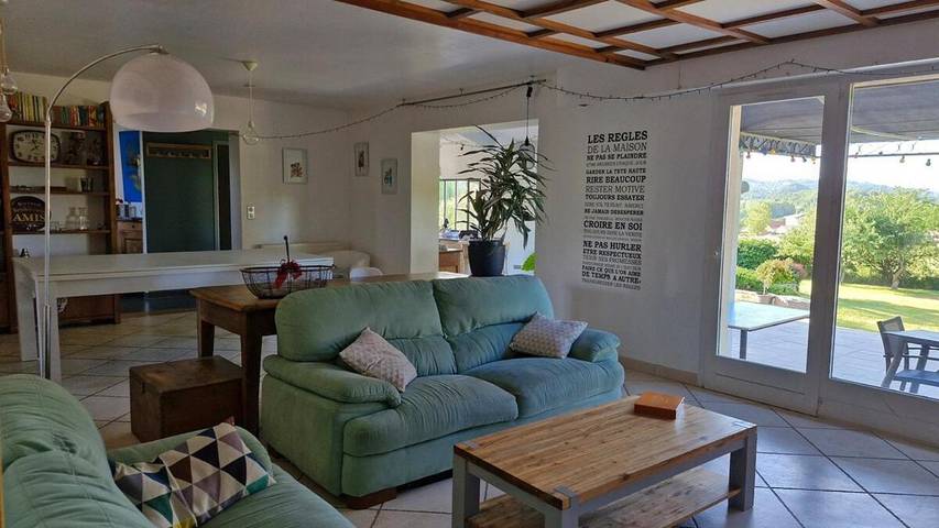 Maison de vacances pour 8 personnes, avec terrasse ainsi que vue et piscine