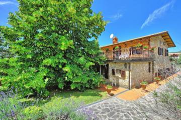 Villa voor 12 Personen in Arezzo, Casentino, Afbeelding 2