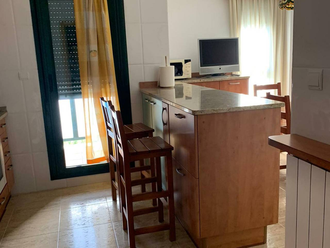 Entire apartment, Spacious 2-Bed Apartment with Pool, Balcony & Garage in Jaca in Jaca, Spanish Pyrenees
