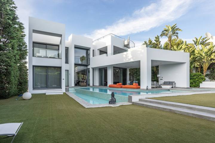 Location de vacances pour 8 personnes, avec jardin à Cala Llenya