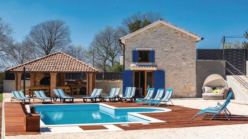 Ferienhaus für 10 Personen, mit Sauna und Terrasse sowie Whirlpool und Garten