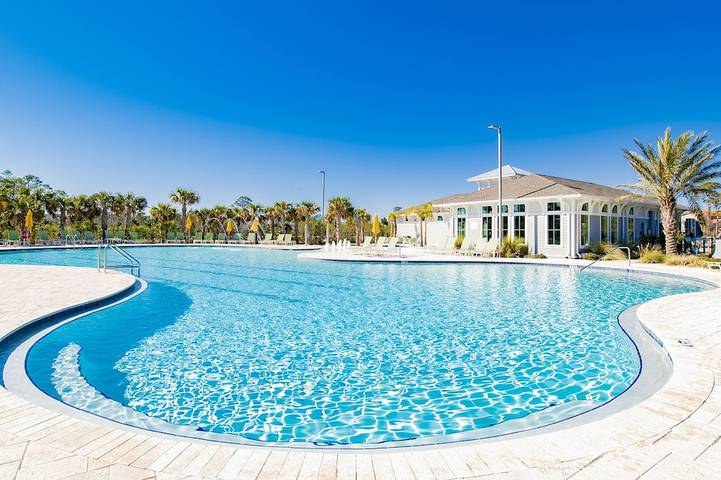 Vacation rental for 12 people, with hot tub and yard as well as pool in Perdido Key