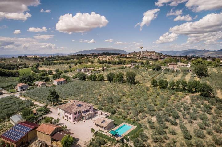 Alloggio in famiglia per 2 persone, con Terrazza e Giardino nonché Piscina e Panorama a Montefalco