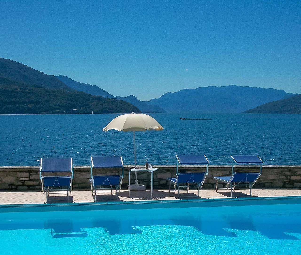 Geheel appartement, Vakantieappartement voor 6 personen met zwembad in Domaso, Comomeer