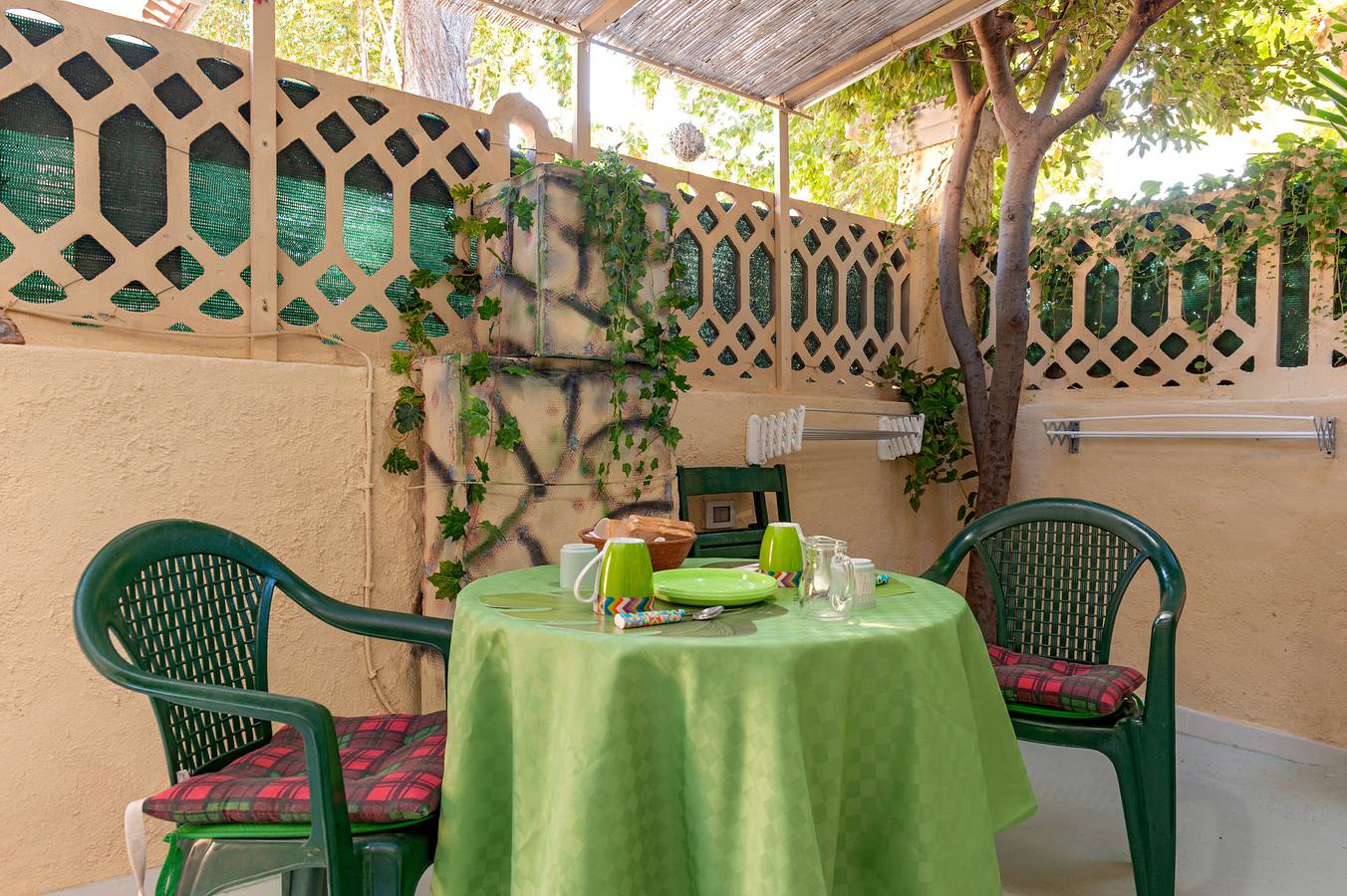 Habitación 'La Stanza Verde Degli Artisti' con Jardín Privado y Wi-Fi in Vada, Costa Etrusca