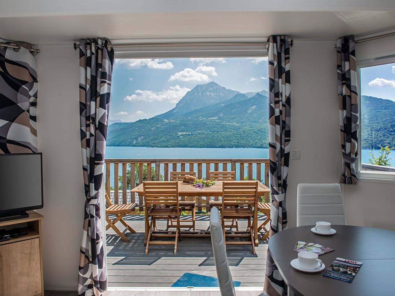 Entire apartment, Gemütliches Chalet am Ufer des Sees von Serre-Ponçon in Chorges, Écrins National Park