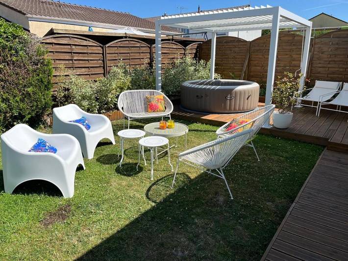 Location de vacances pour 8 personnes, avec Jacuzzi ainsi que Terrasse et Jardin dans Witry-lès-Reims