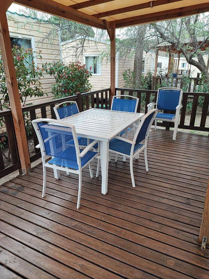 Camping pour 6 personnes, avec piscine ainsi que terrasse et jardin au Le Grau-du-Roi - 4