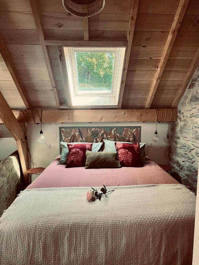Location de vacances pour 2 personnes, avec terrasse ainsi que vue et jardin à Sazos - 2
