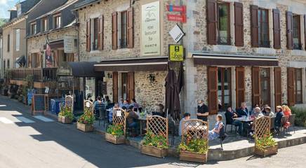 Hôtel pour 3 personnes, avec terrasse à Saint-Chély-d'Aubrac