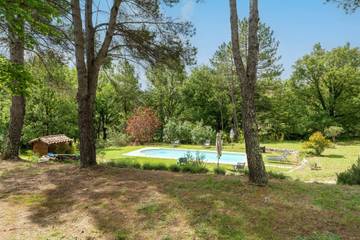Gîte avec piscine aux pieds des vignes dans le Luberon – Maison Marvic Laurier T2