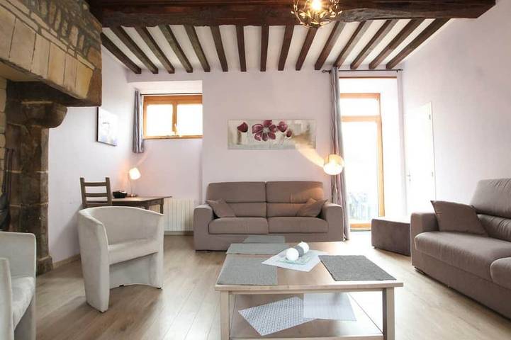 Gîte pour 12 personnes, avec jardin dans La Ronde-Haye